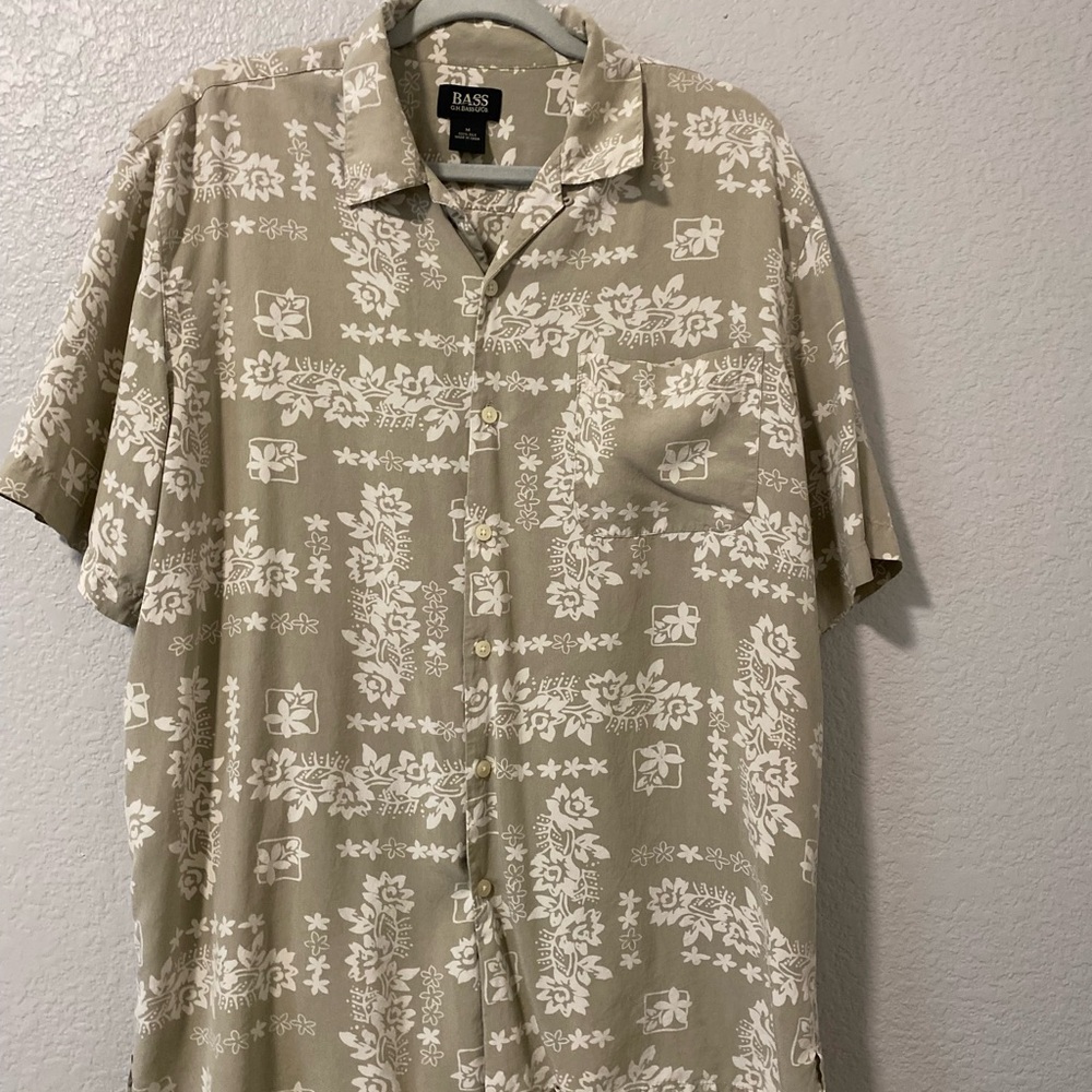ALOHA! Bass tan and white casual silk   button down shirt